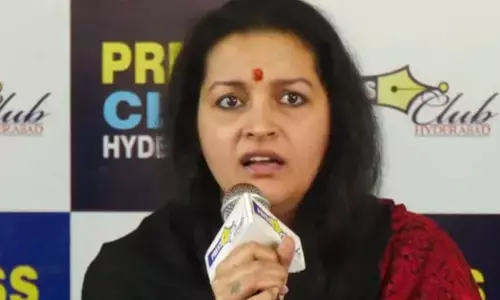 Renu Desai faces mixed reactions after fiery press meet on stray dog killings