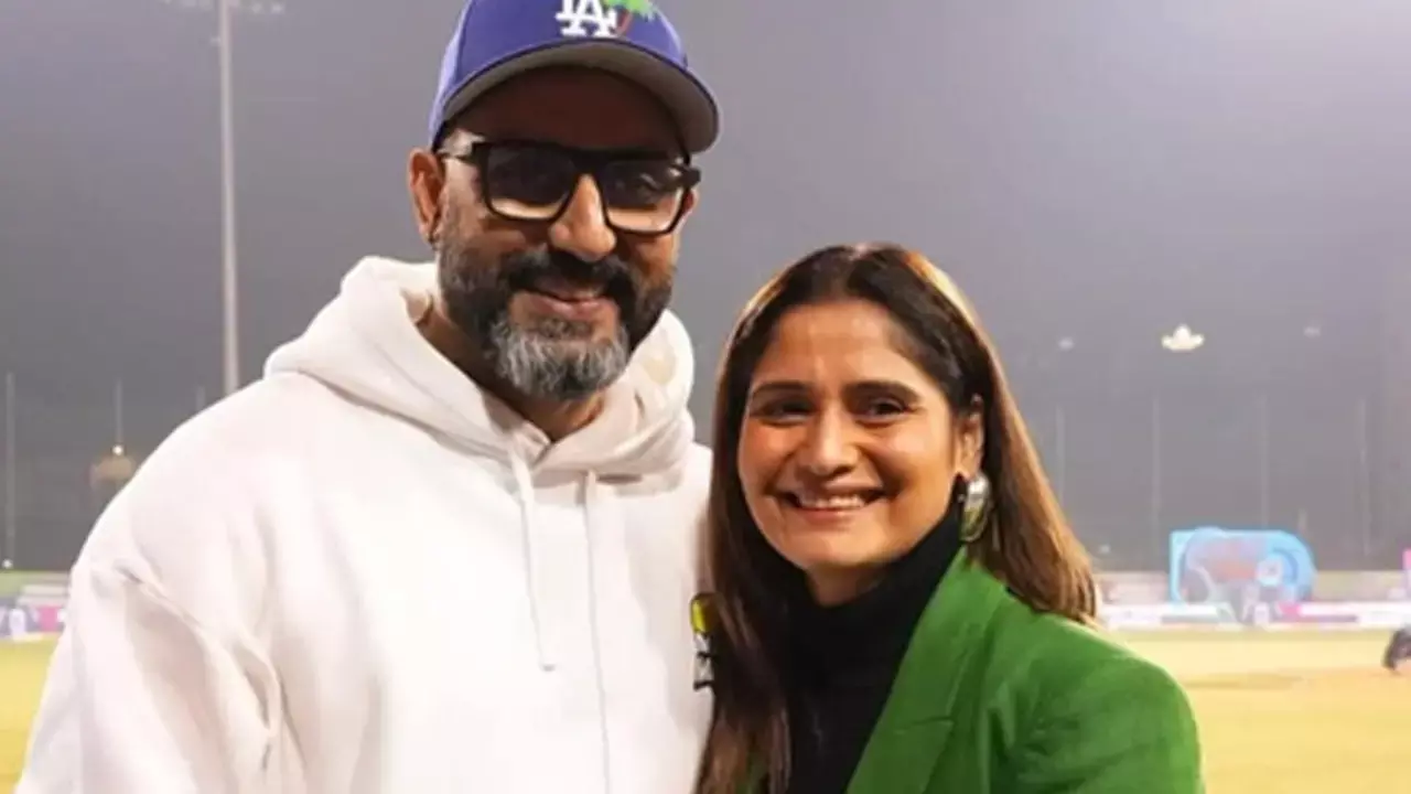 Arti Singh lauds Abhishek Bachchan for ‘carrying the Bachchan legacy with much grace’