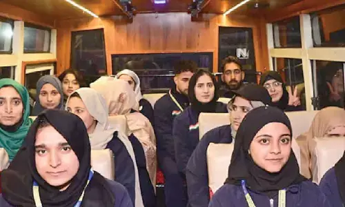 Kashmiri youth visit Assembly under ‘Mera Yuva Bharat’ plan