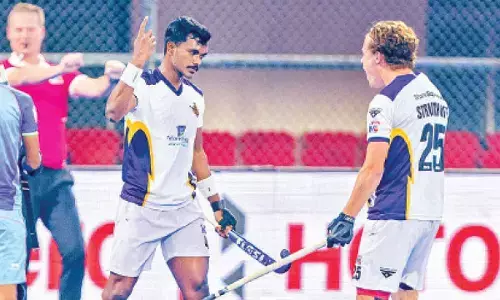 Hyderabad Toofans keep playoffs hopes alive