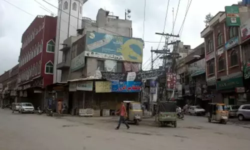 Security risk, political uncertainty in Pakistan pose hurdles for investors