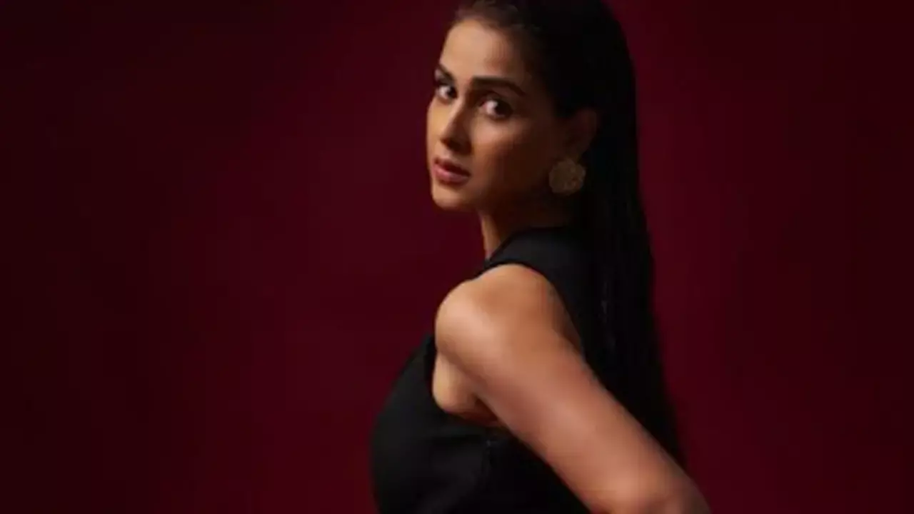 Genelia marks ‘New Beginnings’ as she joins Emraan Hashmi’s ‘Gunmaaster G9’ Genelia marks ‘New Beginnings’ as she joins Emraan Hashmi’s ‘Gunmaaster G9’