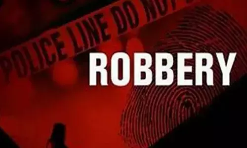 Two unidentified bike-borne assailants loot Rs 4.1 lakh from CSP operator in Bihars Muzaffarpur