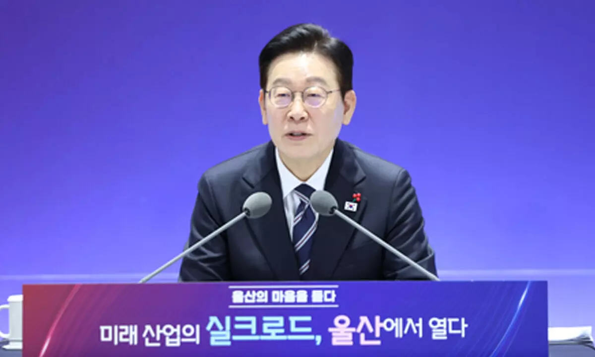 South Korean President Lee calls for public support for balanced regional growth South Korean President Lee calls for public support for balanced regional growth