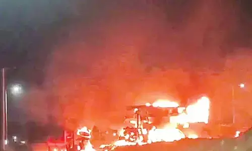 3 killed in bus-lorry collision in Nandyal