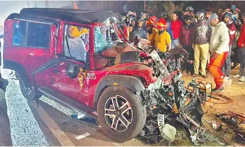 3 youth die as speeding SUV rams truck 3 youth die as speeding SUV rams truck