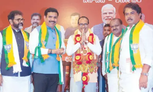 Chouhan slams Cong for insulting Guv, says it lost idea, ideology, ideal Chouhan slams Cong for insulting Guv, says it lost idea, ideology, ideal