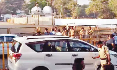 SC allows Hindus, Muslims to offer prayers at Bhojshala shrine SC allows Hindus, Muslims to offer prayers at Bhojshala shrine