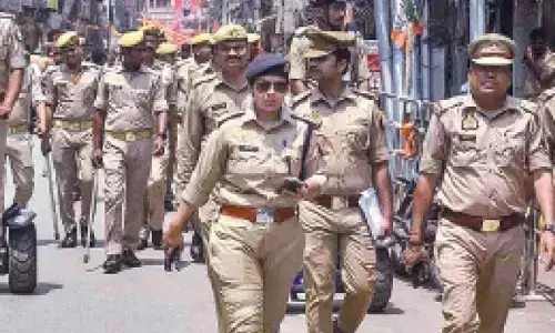 Rs 1 crore given to family of UP cop killed in road accident Rs 1 crore given to family of UP cop killed in road accident