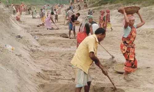 Cong vows sustained fight for restoration of MGNREGA Cong vows sustained fight for restoration of MGNREGA