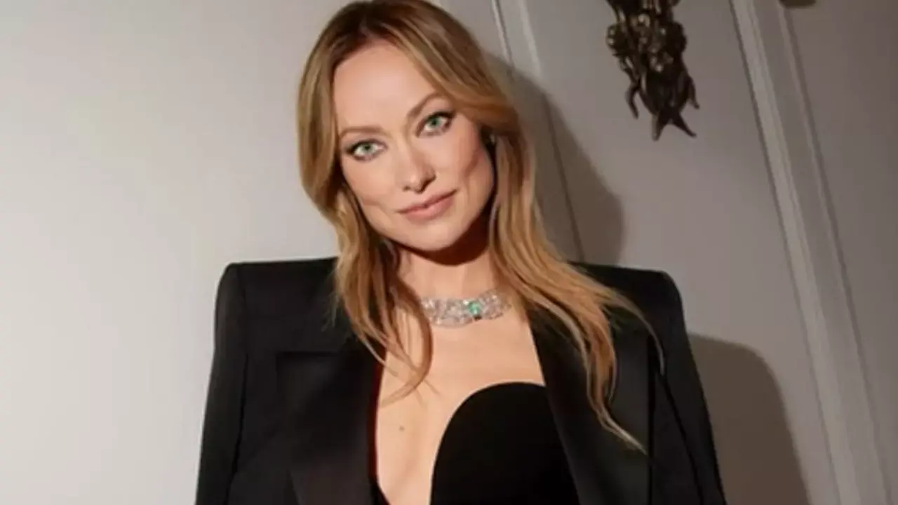 Olivia Wilde instantly hit it off with Cooper Hoffman on sets of her new film Olivia Wilde instantly hit it off with Cooper Hoffman on sets of her new film