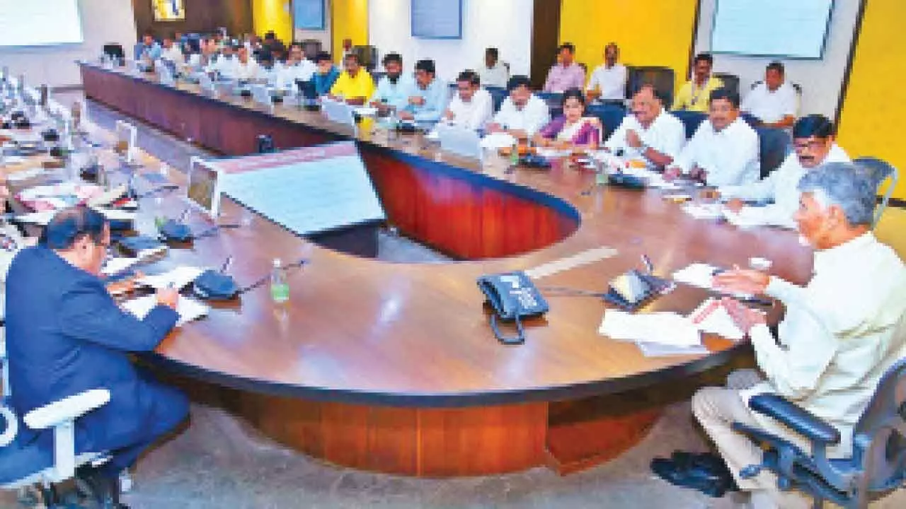 Naidu begins Godavari Pushkaralu planning Naidu begins Godavari Pushkaralu planning