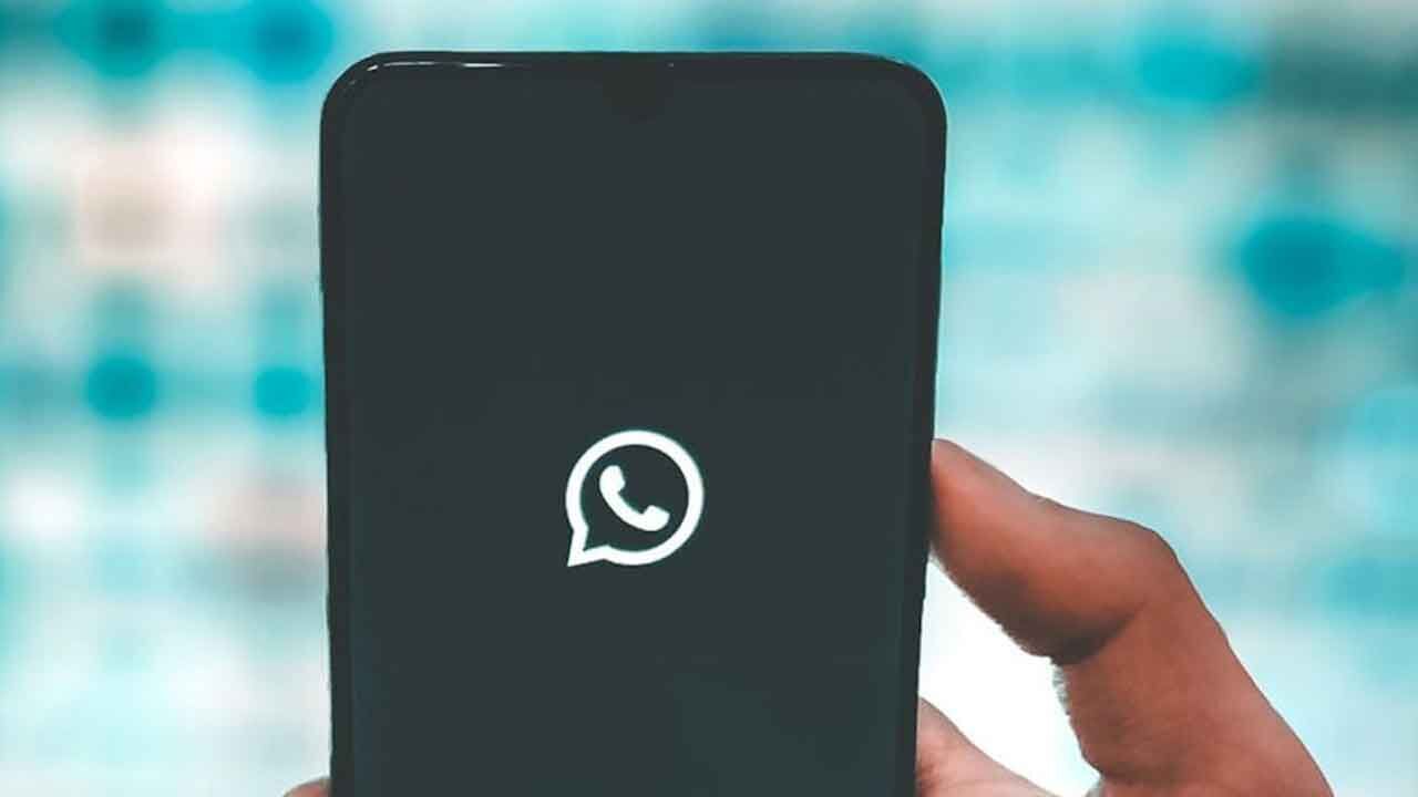 WhatsApp Tests Group Chat History Sharing for New Members on iPhone