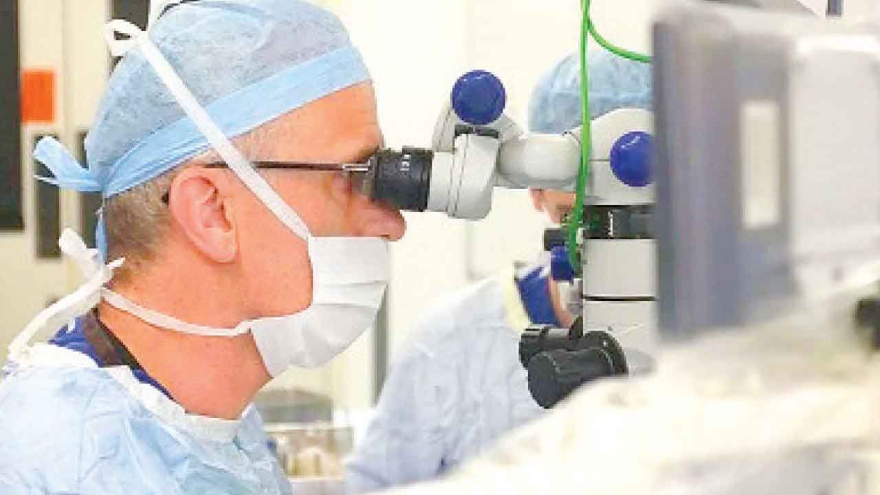 Researchers develop eye surgery robot