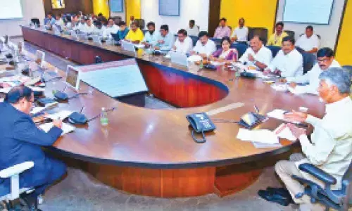 Naidu begins Godavari Pushkaralu planning