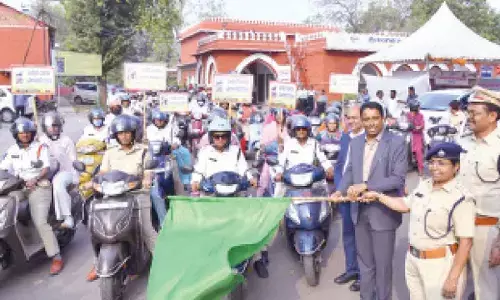 Helmet saves lives of bike riders: Collector
