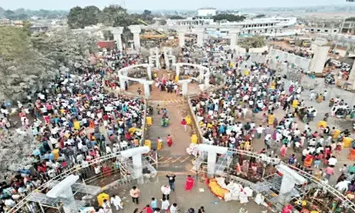 Medaram Sees Early Rush Ahead of Sammakka–Saralamma Jatara