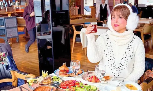 Hina Khan explores the amazing Turkish breakfast during her latest getaway: ‘It’s unmissable’