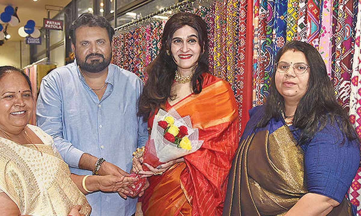 Patola art takes centre stage at D Sons expo