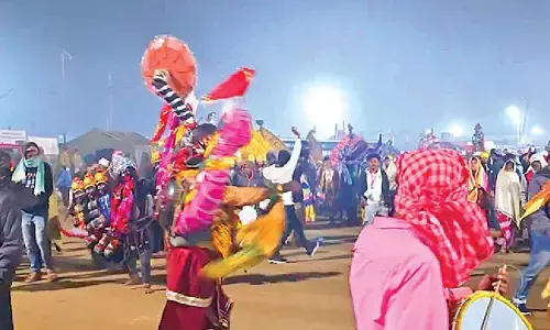 Devotees take holy dip at Chandrabhaga beach