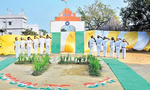 Adarsa High School showcases tricolour-themed creativity