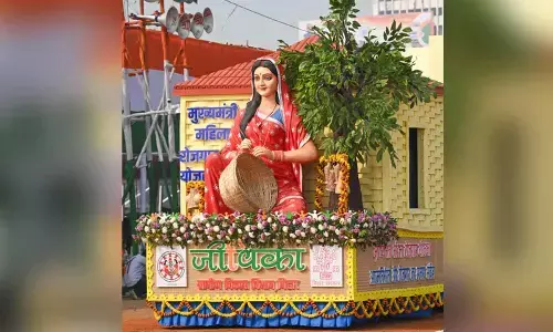 77th Republic Day celebrated with grandeur at Gandhi Maidan; Bihar Guv hoists Tricolour