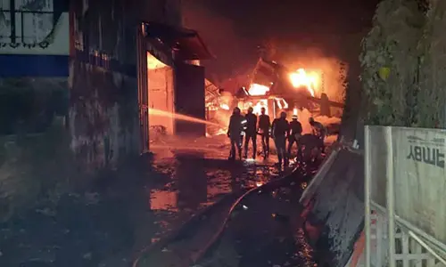 Three dead, several still missing in massive fire in warehouse in Kolkata