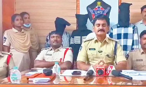 4 arrested for alleged HIV injection attack on doctor