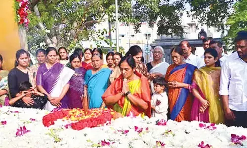 Tributes paid to Paritala Ravi on his 21st death anniversary
