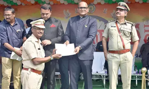 498 people receive merit awards