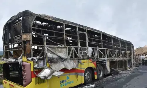 Private travels bus collides near Jagannatha Gattu in Kurnool, no casualties