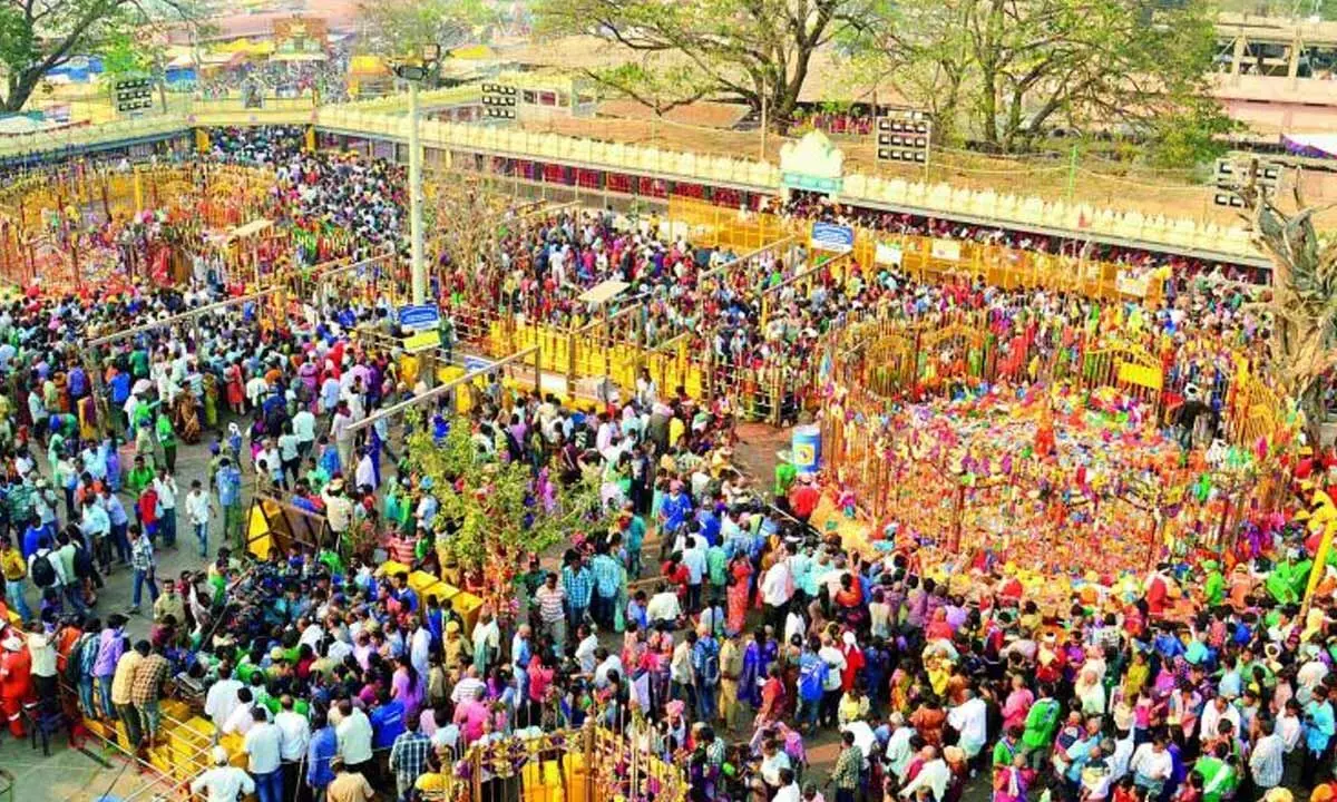 Medaram Jatara Begins Amid Tight Security and Massive Turnout Medaram Jatara Begins Amid Tight Security and Massive Turnout