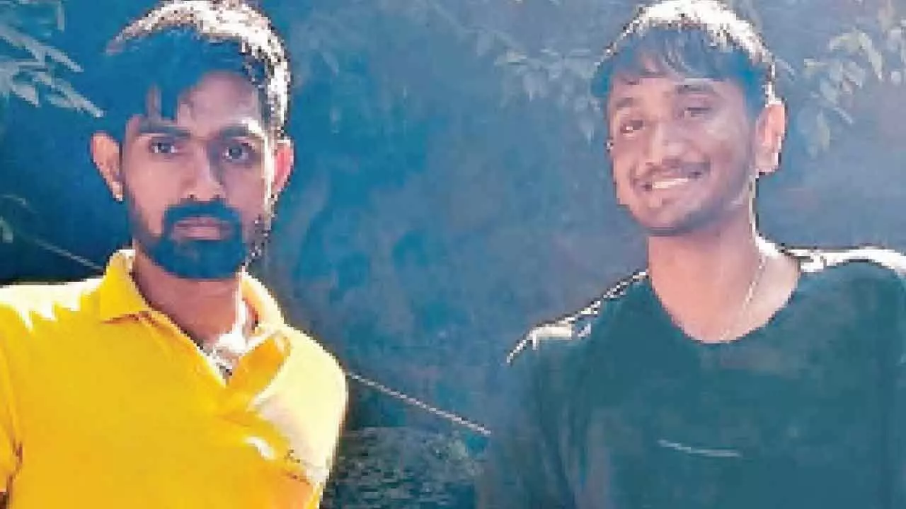 Heroic rescue averts tragedy at Ankola’s Vibhuti Falls Heroic rescue averts tragedy at Ankola’s Vibhuti Falls