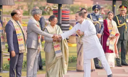 BJP slams Rahul for not wearing ‘patka’