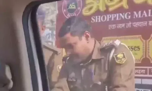 Bihar cop abuses, threatens woman doctor during vehicle check, video sparks outrage Bihar cop abuses, threatens woman doctor during vehicle check, video sparks outrage