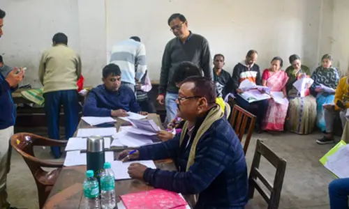 ECI selects 15 IAS, 10 IPS officers from West Bengal as SROs for SIR in other states