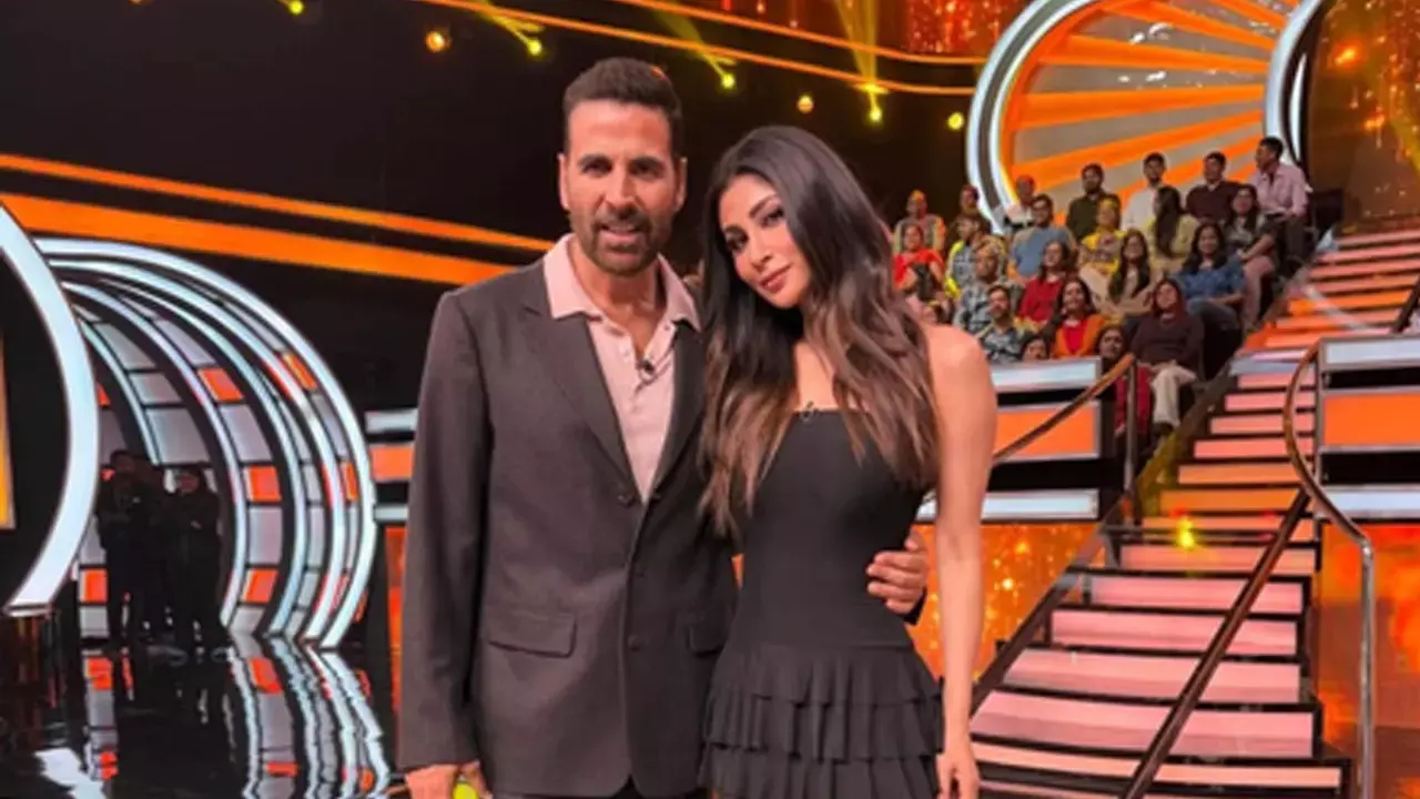 Akshay Kumar ‘scolds’, Mouni Roy, calls her a ‘Naagin’