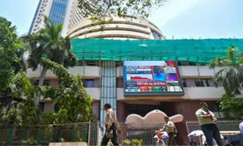 Sensex, Nifty trade lower weighed down by IT stocks Sensex, Nifty trade lower weighed down by IT stocks