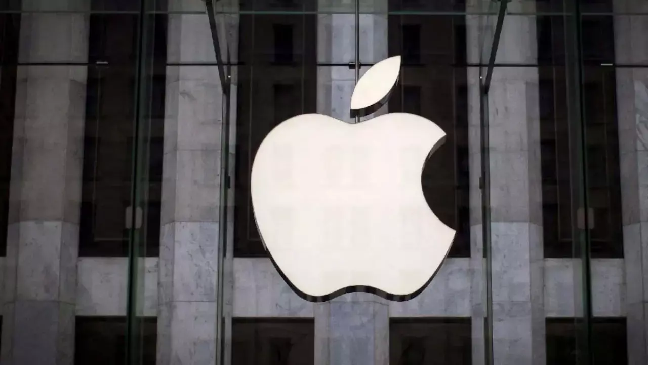 Apple Chooses Gemini Over Claude to Power Siri After Cost Concerns Apple Chooses Gemini Over Claude to Power Siri After Cost Concerns