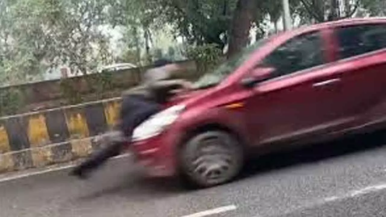 Traffic cop dragged on car bonnet; driver held Traffic cop dragged on car bonnet; driver held