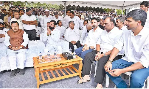 Lokesh attends state funeral of Ajit Pawar