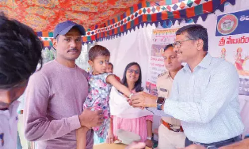 RTC top official inspects bus facilities for Medaram jatara