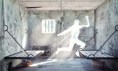 2 undertrials escape from Ayodhya jail; 3 suspended 2 undertrials escape from Ayodhya jail; 3 suspended