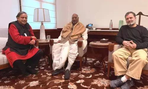 Staying Put In Congress: Shashi Tharoor Dismisses Exit Buzz, Backs Rahul Gandhi Staying Put In Congress: Shashi Tharoor Dismisses Exit Buzz, Backs Rahul Gandhi