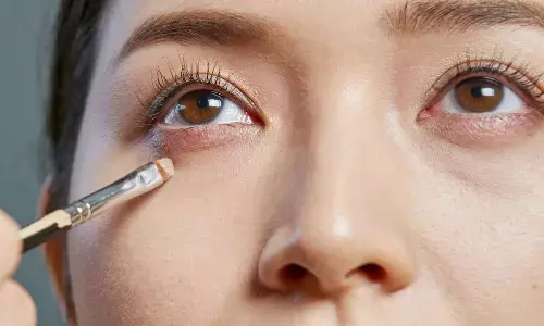 Makeup Hack to Instantly Brighten and De-Puff Tired Eyes