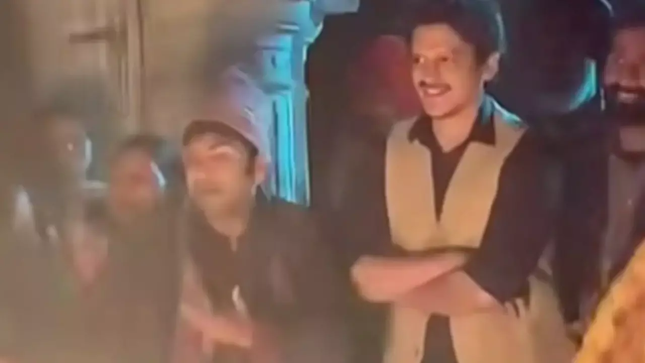 Vijay Varma shows how he concluded ‘Gustaakh Ishq’ shoot Vijay Varma shows how he concluded ‘Gustaakh Ishq’ shoot