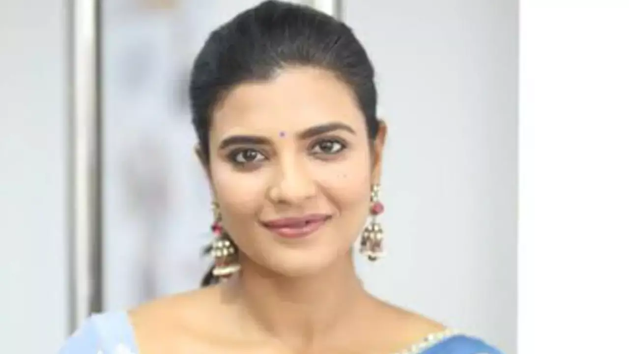 Aishwarya Rajesh dedicates TN state film award to fans, calls it a shared honour Aishwarya Rajesh dedicates TN state film award to fans, calls it a shared honour