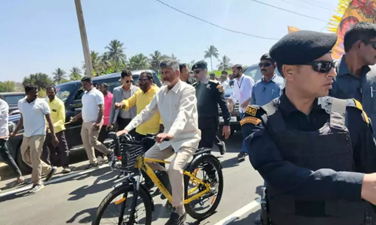 CM Chandrababu lauds record distribution of e-cycles in Kuppam CM Chandrababu lauds record distribution of e-cycles in Kuppam