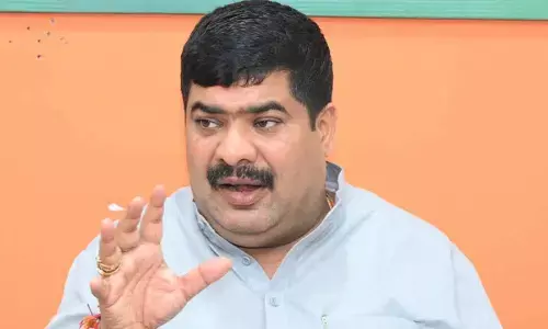 Govt misleading people through Guv’s address: Kamath Govt misleading people through Guv’s address: Kamath