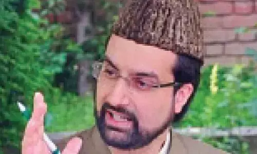 Attacks on Kashmiris must be stopped, says Mirwaiz Attacks on Kashmiris must be stopped, says Mirwaiz